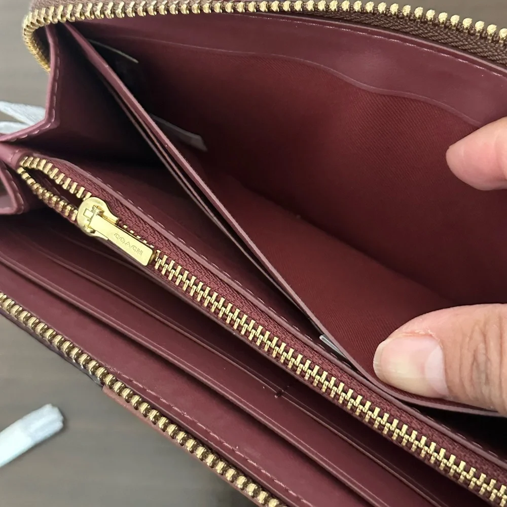 Coach Essential Slim Wallet